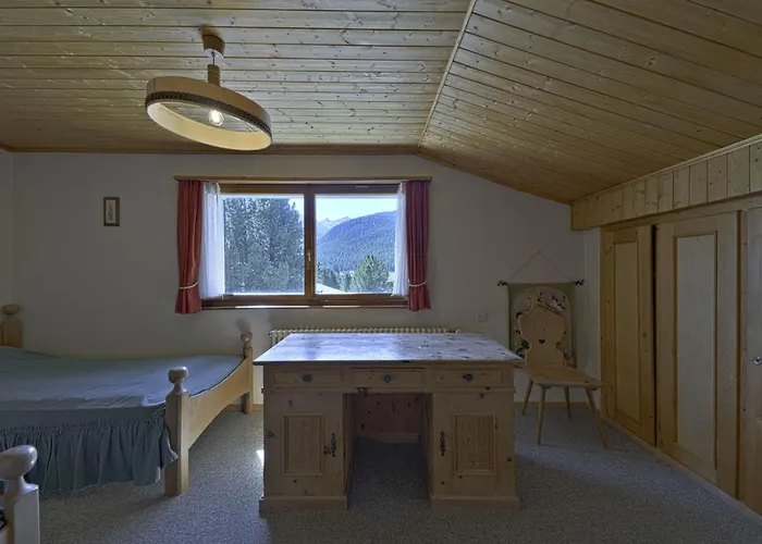 Apartment Chesa Raetia - *