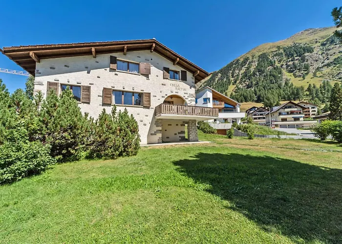 Apartment Chesa Raetia - *